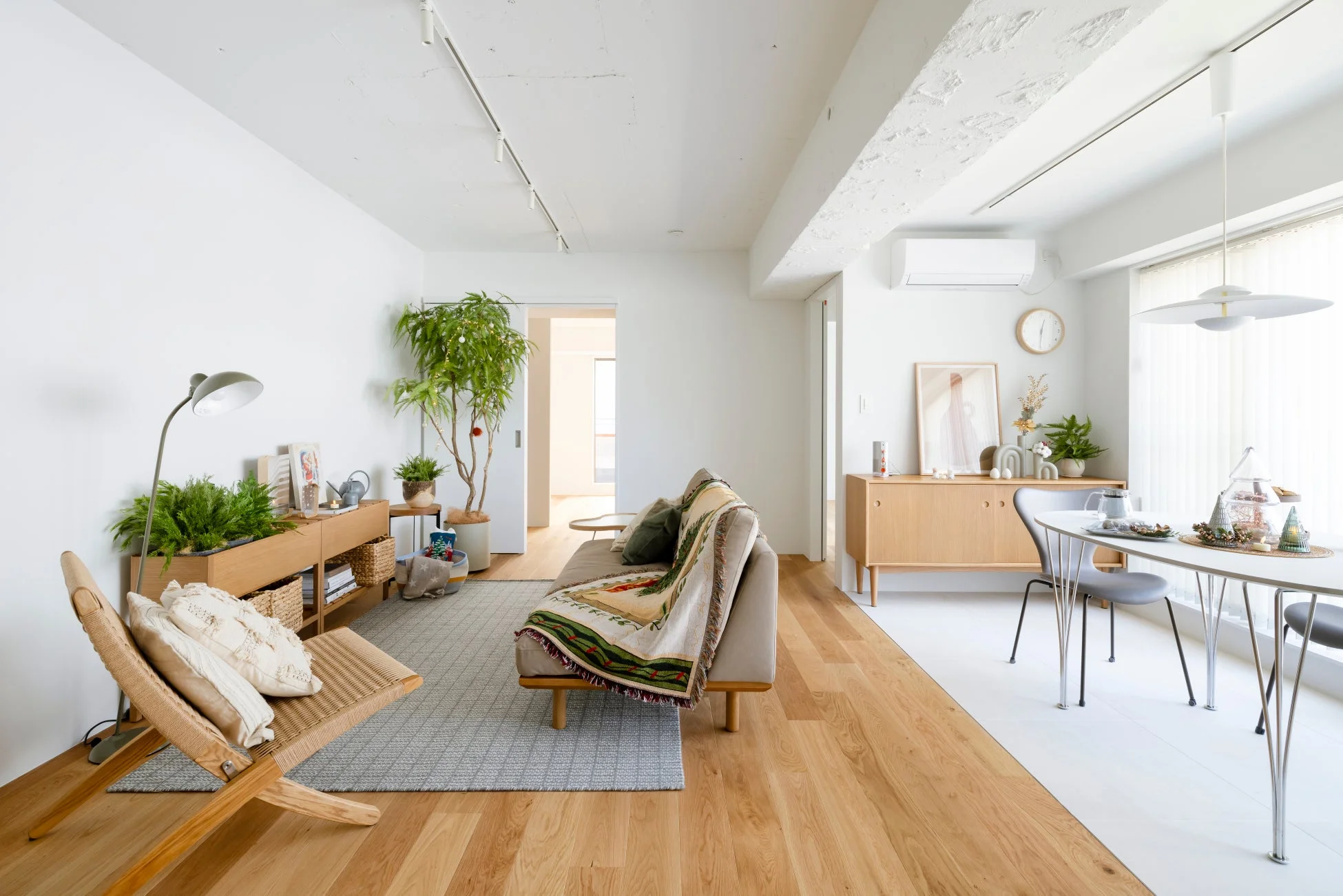 広々としたLDKに溶け込むAladdin Poca Laser