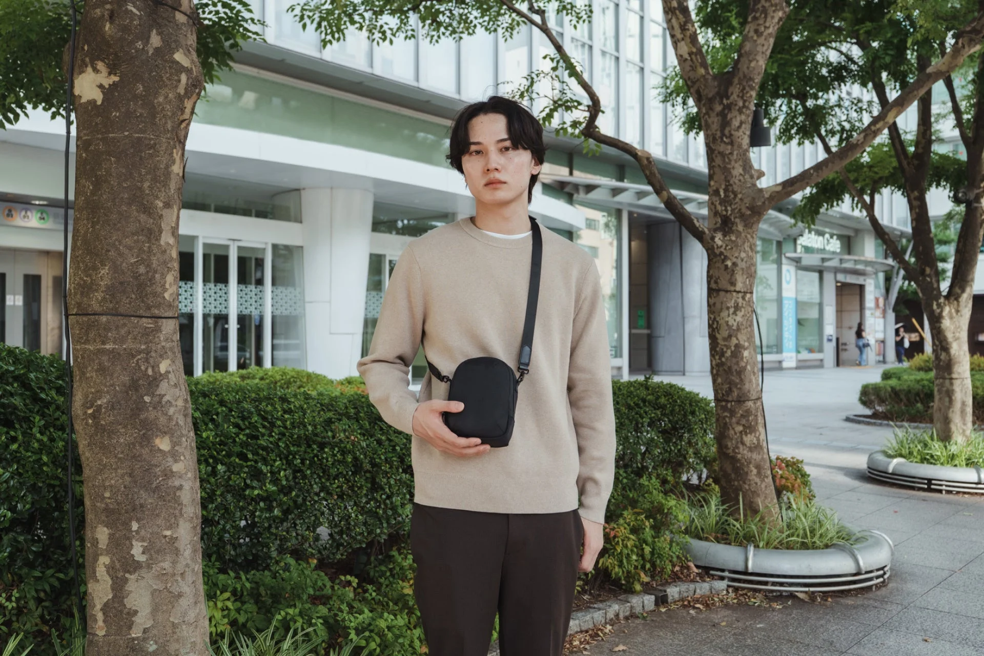 THE TOKYO TECHPACK PHONESLING