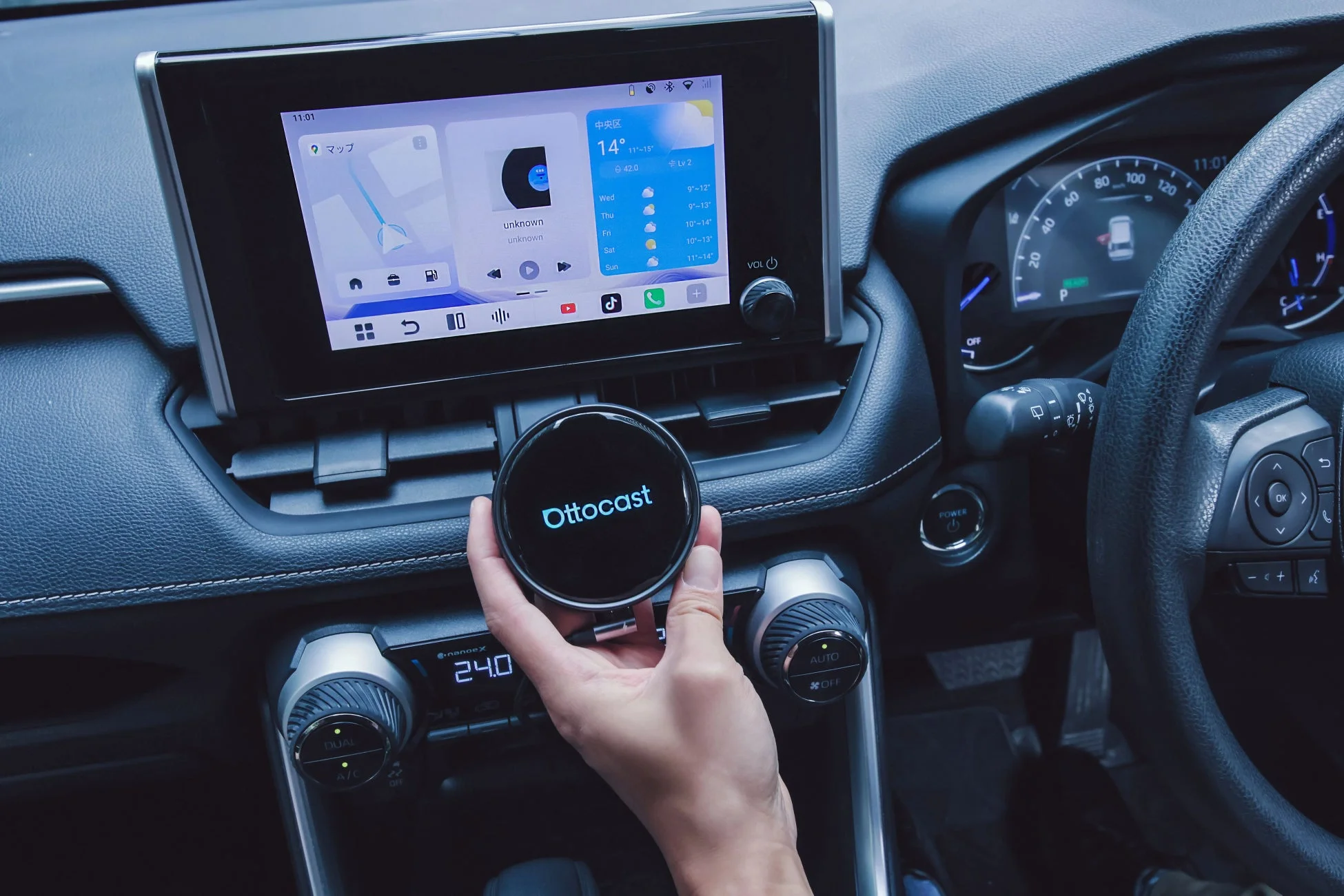 車内のカーナビゲーションシステム